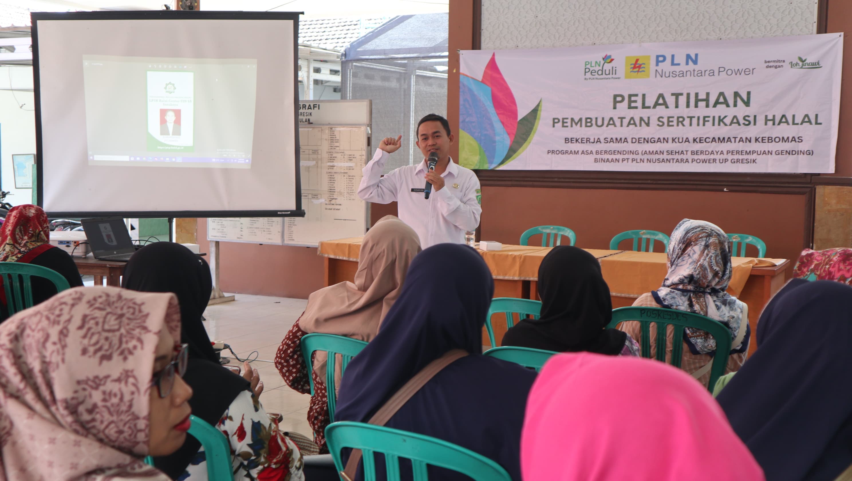 Yayasan Lohjinawi, bekerja sama dengan PT. PLN Nusantara Power, mengadakan kegiatan pelatihan pembuatan sertifikat halal.