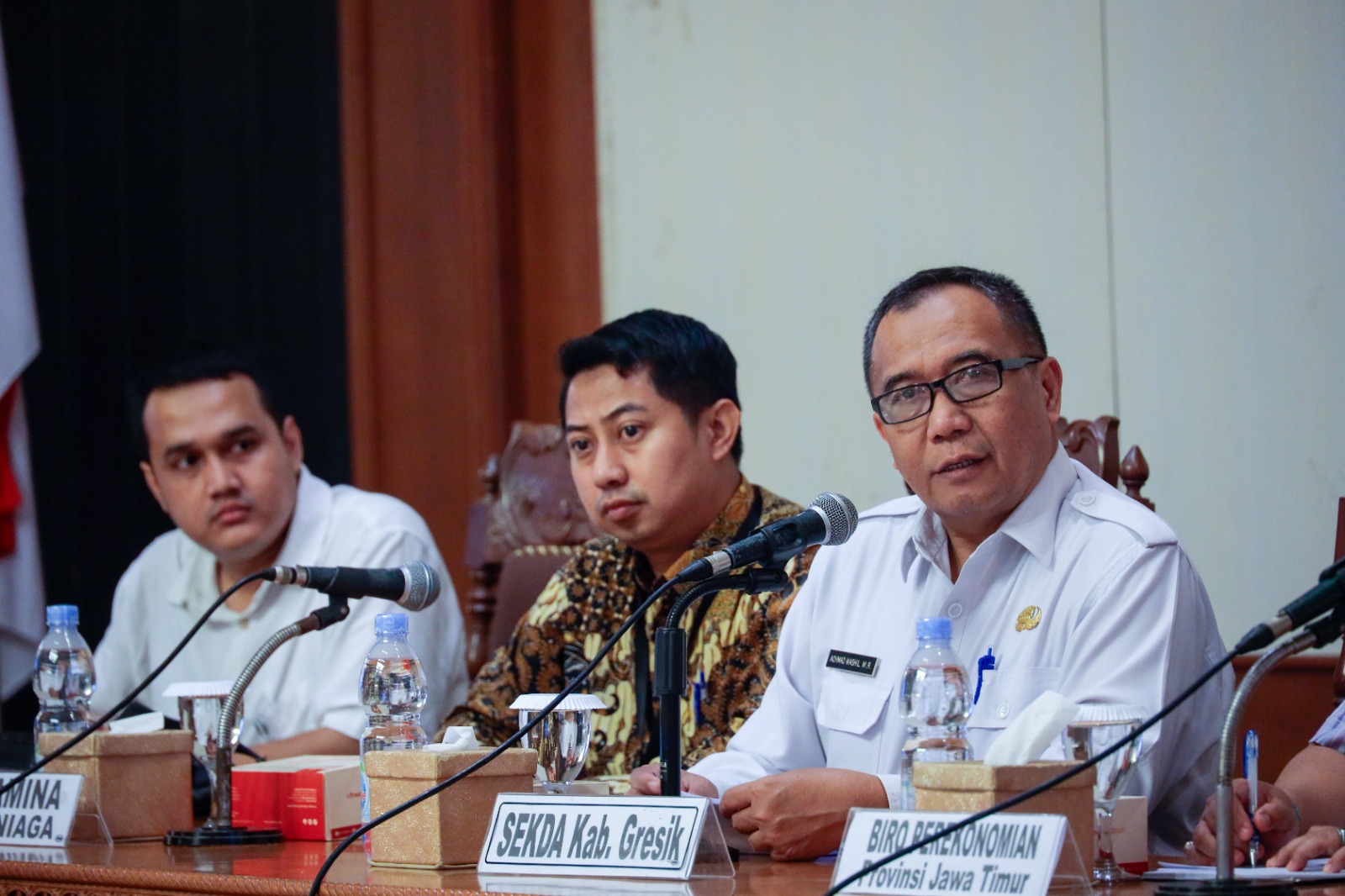 SOSIALISASI: Sekda Pemkab Gresik Akhmad Washil mengantisipasi penggunaan LPG 3 Kilogram dan Pertalite yang salah sasaran.
