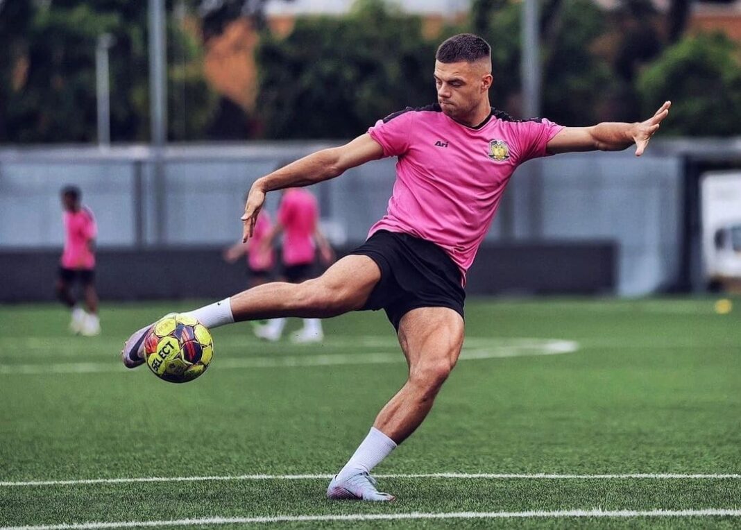 TAMPIL GARANG: Gresik United kembali merekrut pemain asing bomber asal Serbia, Djordje Maksimovic.