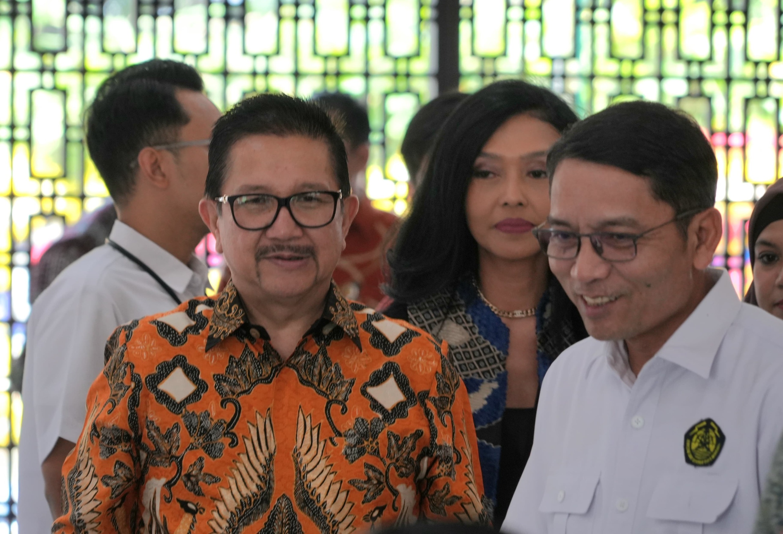 Presiden Direktur PTFI Tony Wenas bersama  Sekretaris Jenderal Kementerian ESDM Dadan  Kusdiana sedang beramah tamah.