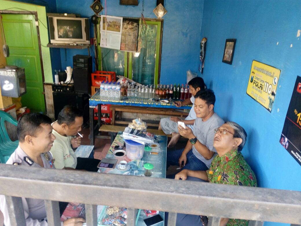 TRADISI: Warkop di Gresik tak pernah sepi pengunjung.