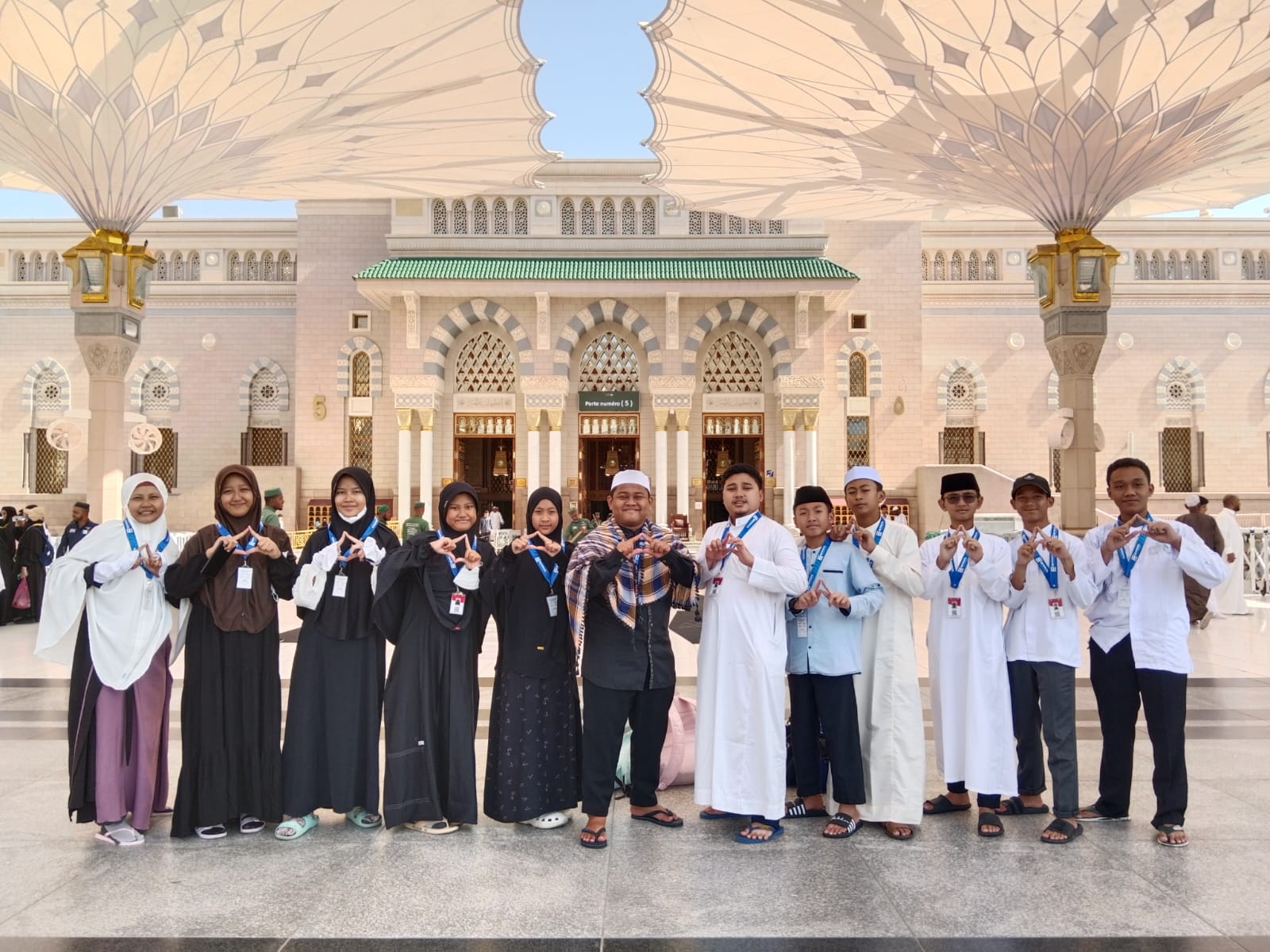 PROGRAM SEKOLAH: Sebanyak 10 siswa dan tiga guru SMPIT Al Ibrah Gresik menjalani program intensif tahsin dan tahfidz Alquran selama sebulan di Masjidil Haram.