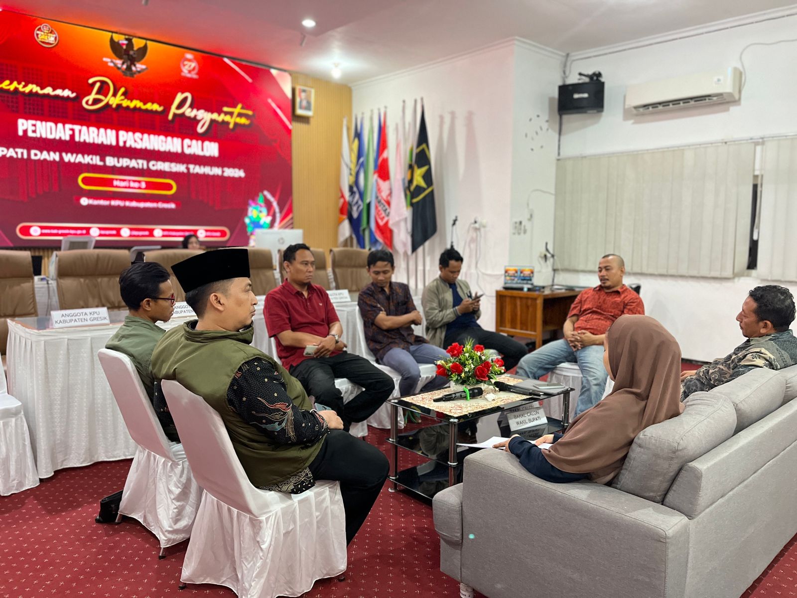 KPU Gresik saat menggelar rapat pleno bersama Bawaslu usai penutupan pendaftaran Pilkada 2024.