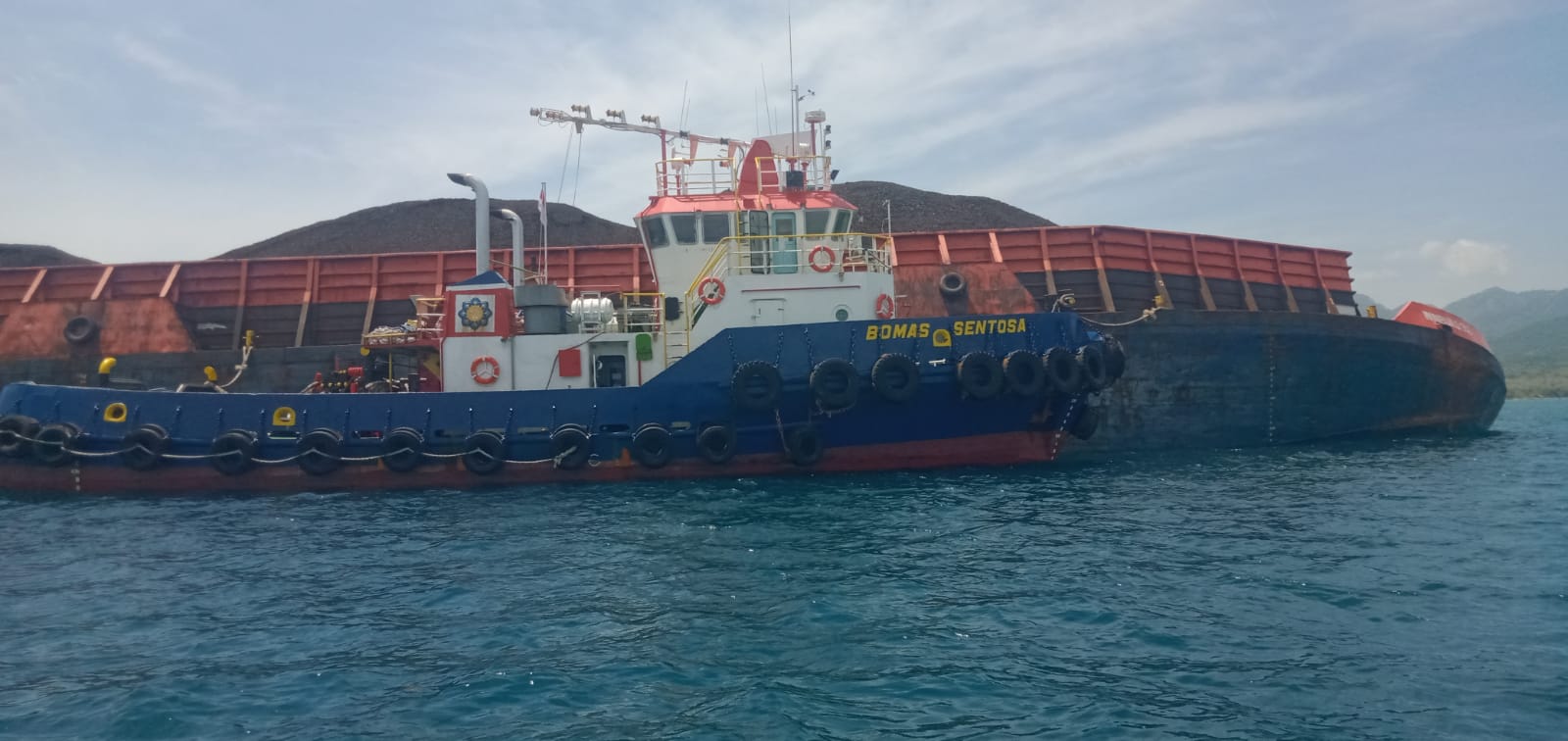 BOCOR: Kapal tongkang Win Build 368 muatan batu bara mengalami kebocoran di perairan Desa Telukjatidawang, Kecamatan Tambak, Pulau Bawean, Gresik.