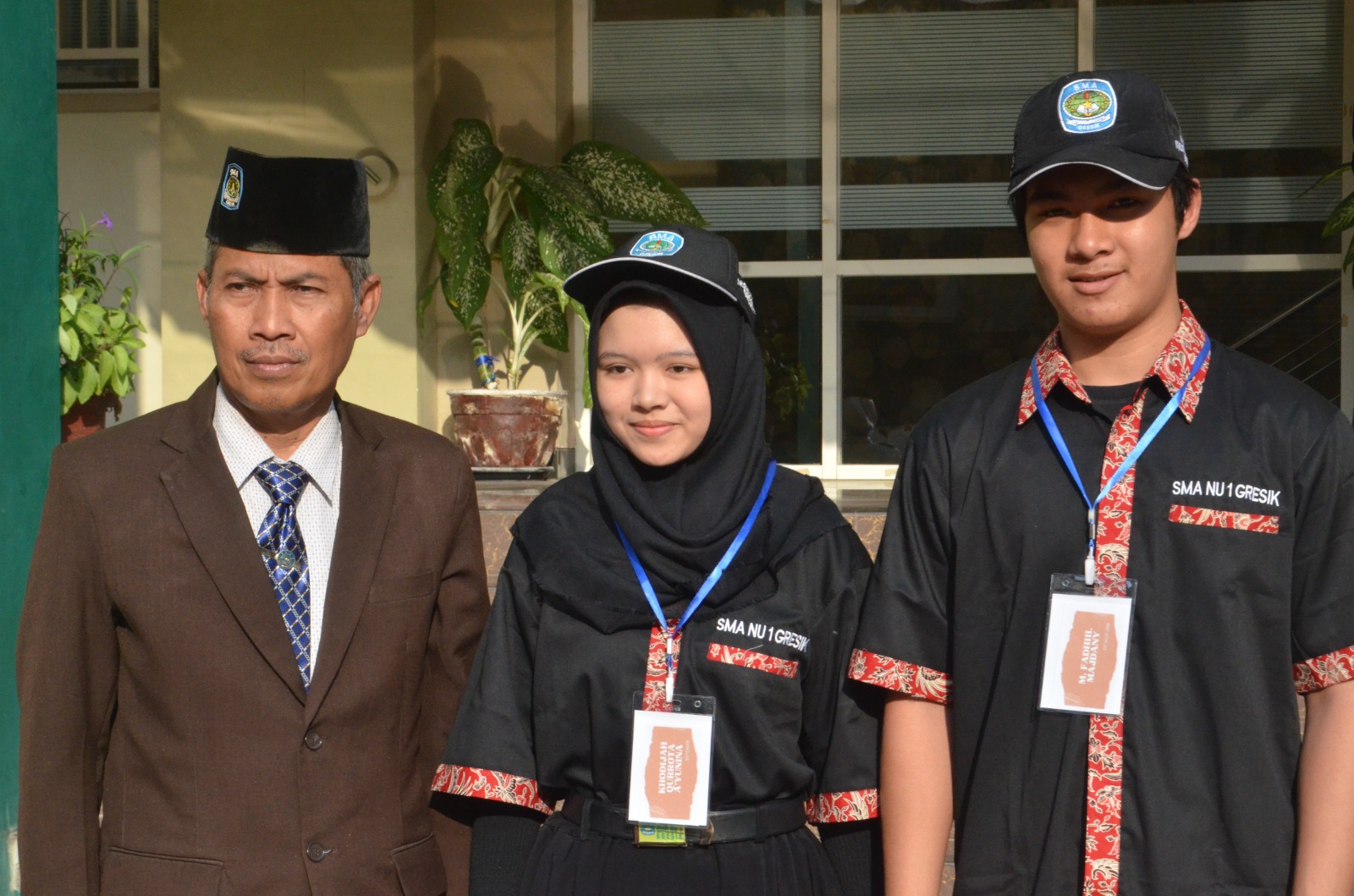 SMA RASA SMK: Kepala SMANUSA, Dr. H. Agus Syamsudin, MA melepas para siswa yang akan mengikuti PKL.