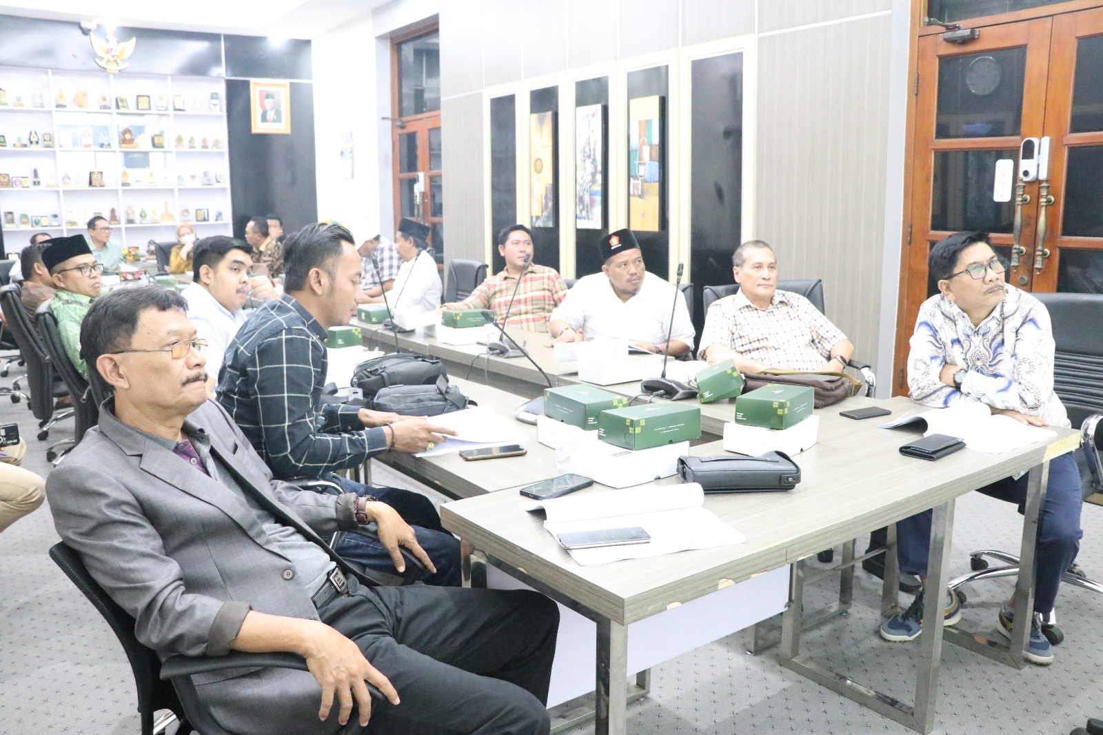 Anggota DPRD Gresik saat menggelar rapat perubahan tata tertib.