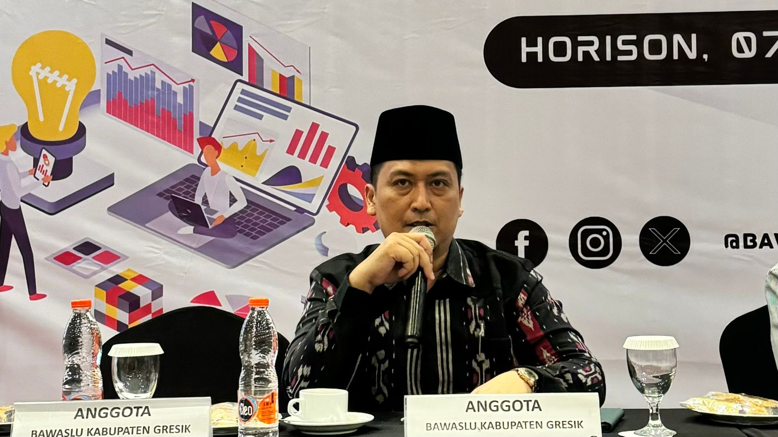Kordiv Sumber Daya Masyarakat Organisasi dan Diklat Bawaslu Gresik Robbah Khunaifih