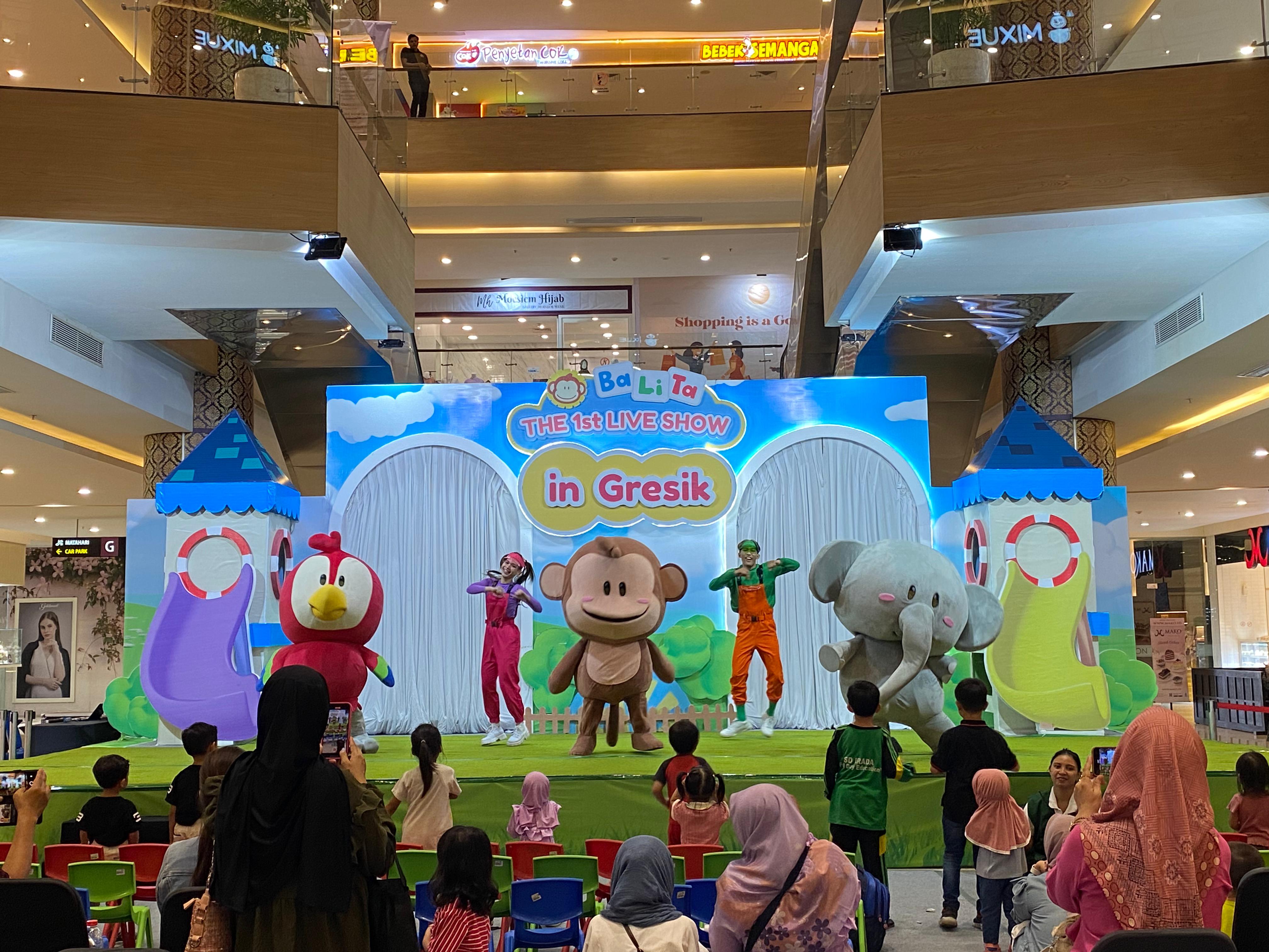 SERU: BaLita tampil show di Gressmall, Gresik.