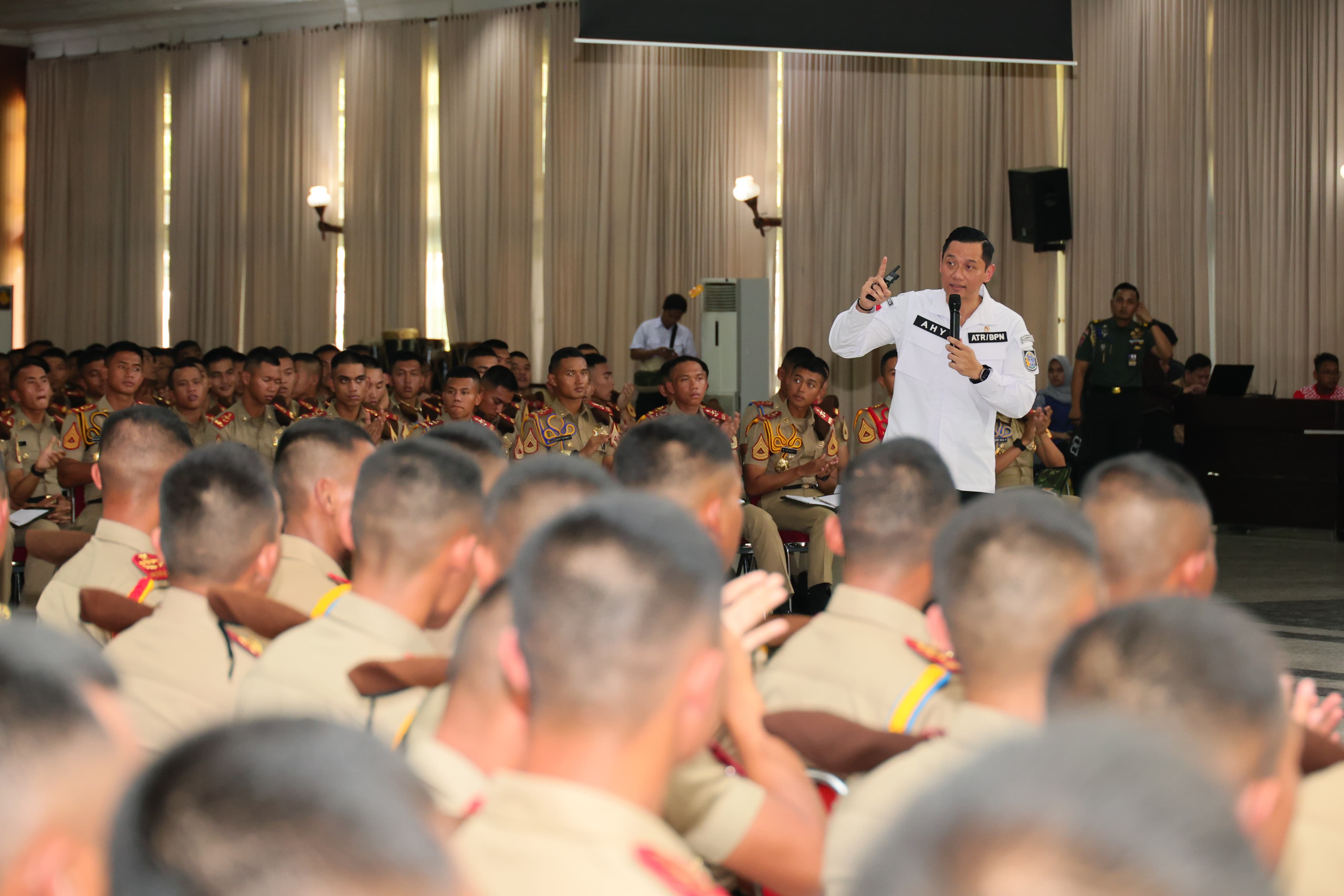 Menginspirasi : Menteri ATR/BPN, Agus Harimurti Yudhoyono memberikan kuliah umum kepada taruna-taruni Akmil.