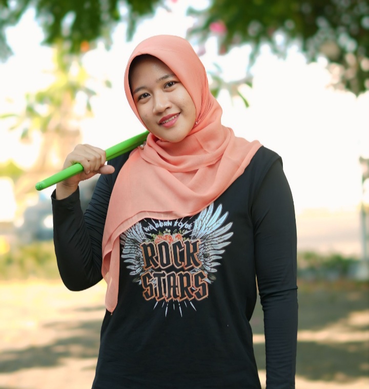 Dhias Rizky Wawantika, atau yang akrab disapa dr. Riris.