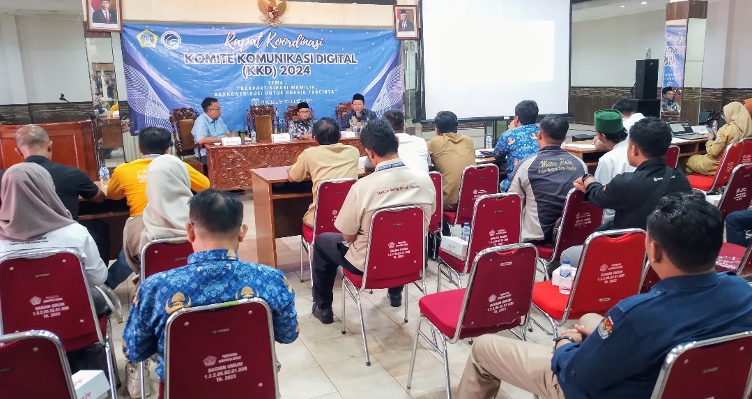 Diskominfo Gresik menggelar rakor bersama Komite Komunikasi Digital untuk mencegah penyebaran hoax dan disinformasi selama Pilkada 2024.