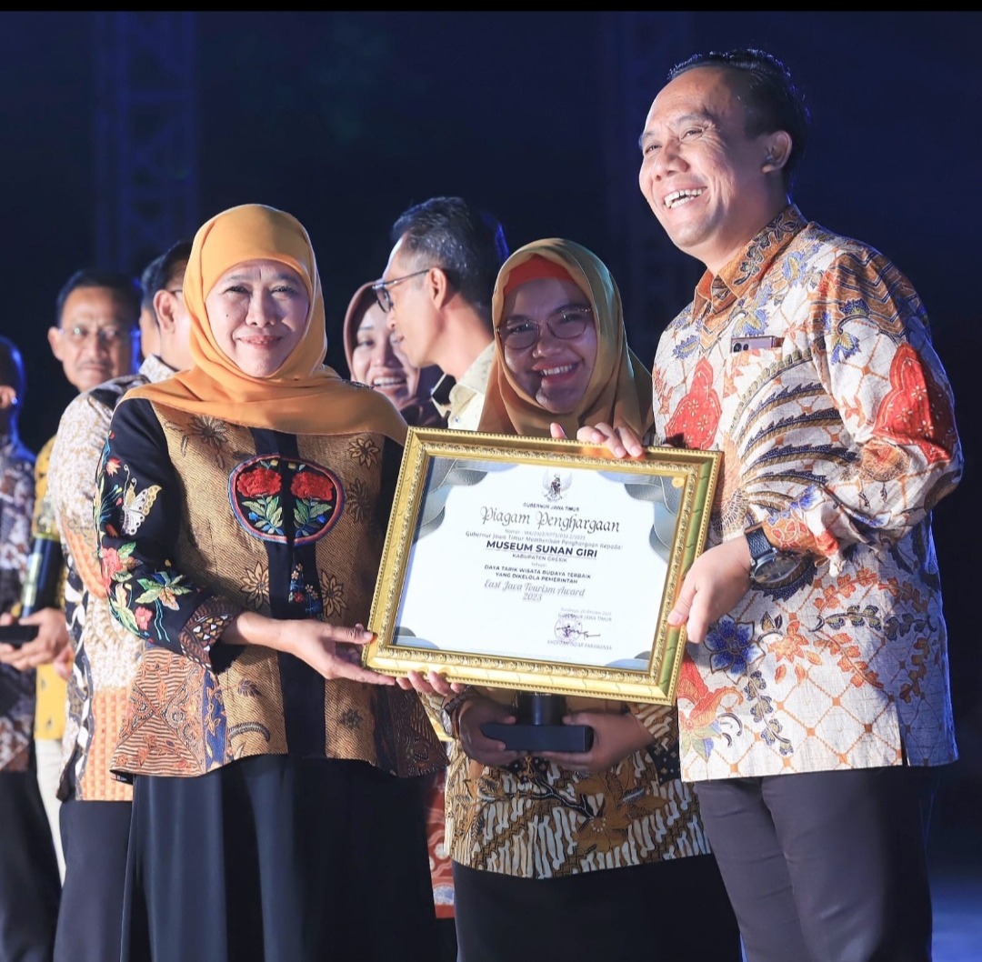 Museum Sunan Giri berhasil meraih prestasi yang membanggakan dengan menyabet gelar juara pertama dalam kategori daya tarik wisata terbaik yang dikelola oleh pemerintah dalam ajang EJTW