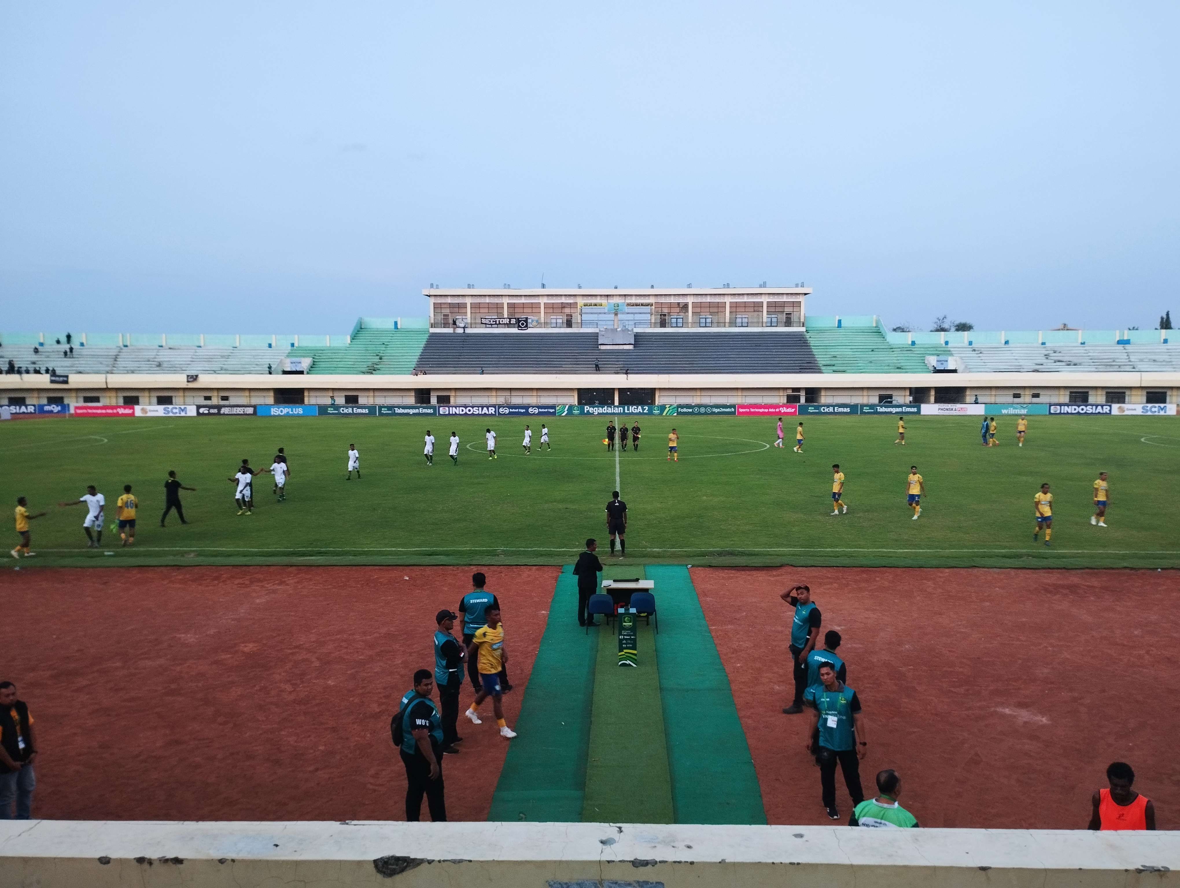 Gresik United mampu menaklukkan Persewar Waropen di Stadion Tuban.