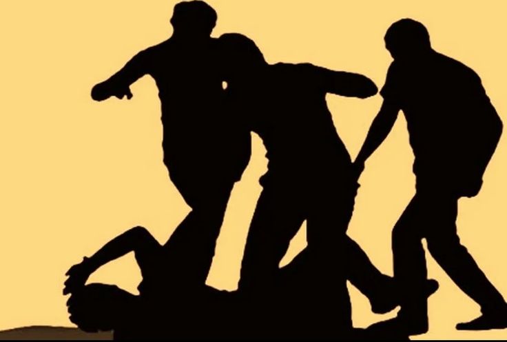 BERULAH LAGI: Dua pedagang asal Kecamatan Menganti dikeroyok oknum perguruan silat karena memakai kaos berbeda.