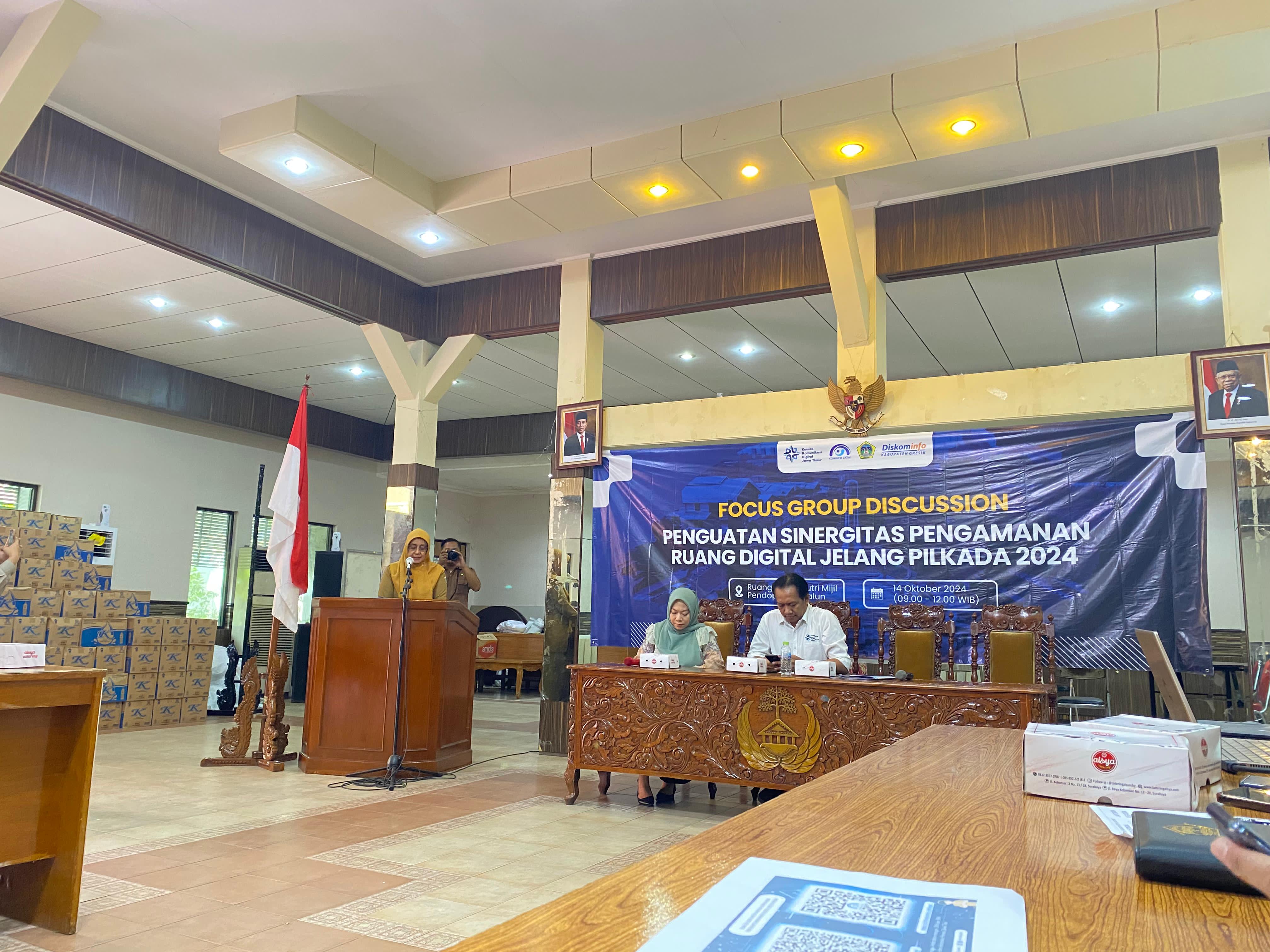 FDG: Kepala Dinas Komunikasi dan Informasi (Diskominfo) Pemkab Gresik Ninik Asrukin mengajak pegiat media sosial menyampaikan informasi yang tidak menimbulkan provokasi selama Pilkada.