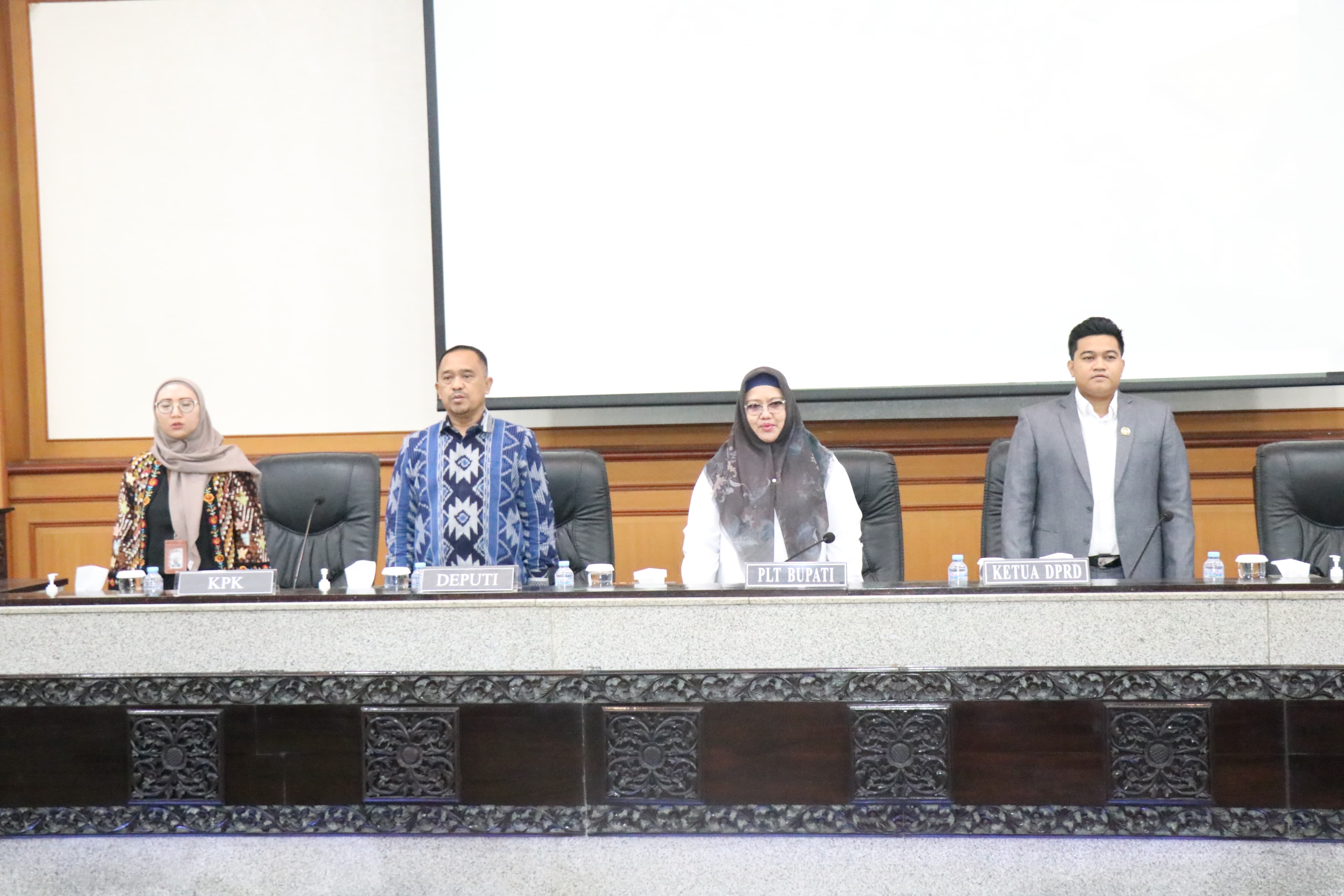 DPRD dan Pemkab Gresik saat menggelar rakor bersama KPK RI.