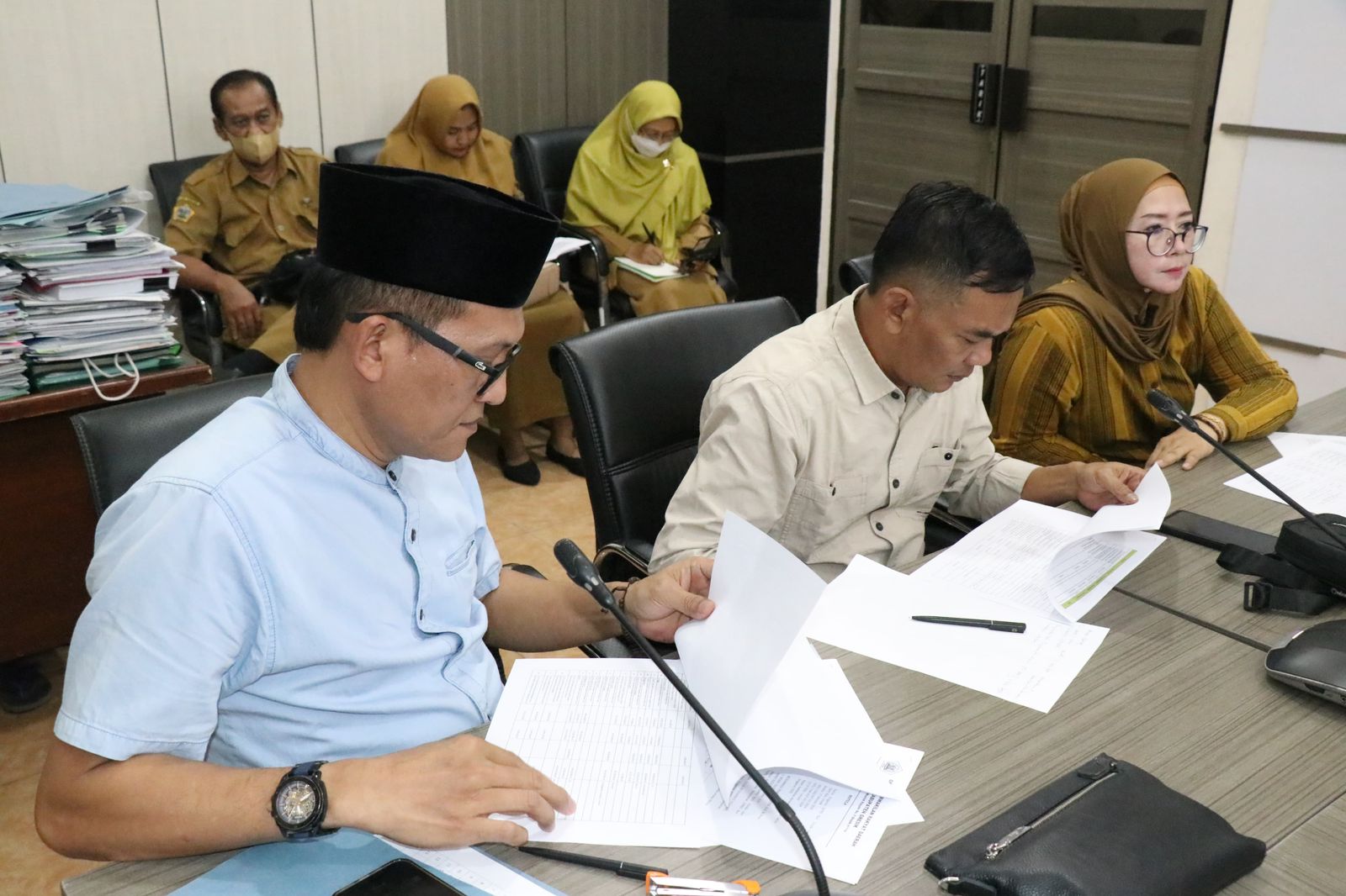 Komisi III DPRD Gresik saat menggelar rapat pendalaman KUA-PPAS 2025 bersama Dinas CKPKP.