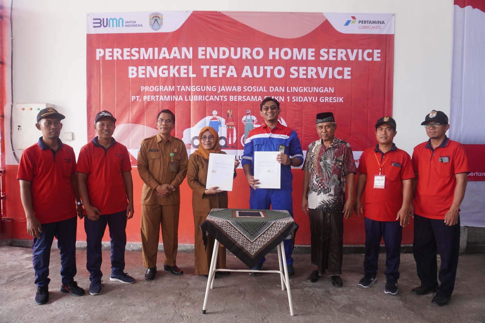 Peresmian Bengkel Tefa Auto Service dihadiri Manager Production Unit Gresik Setyo Nugroho, Kepala Sekolah SMKN 1 Sidayu Darwati, Kepala Seksi SMK Cabang Dinas Pendidikan Kabupaten Gresik Ardiyanto