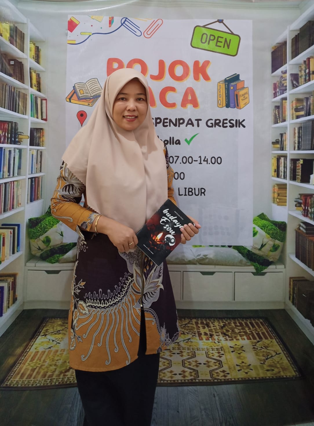Surya Yetni, Guru UPT SMPN 4 Gresik