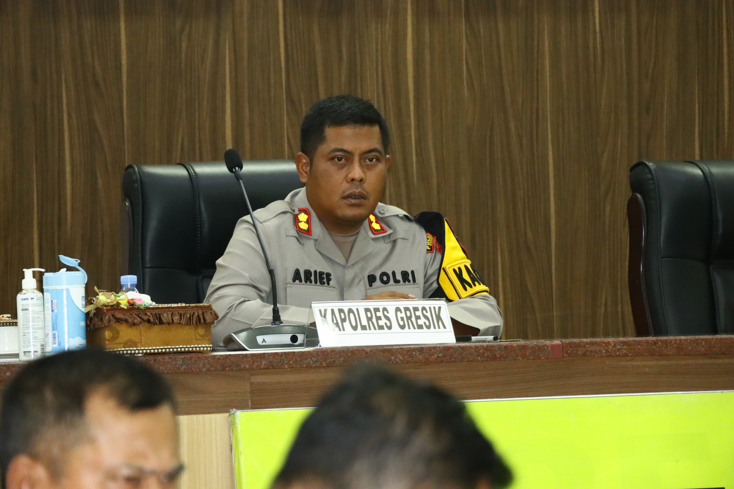 IMBAUAN : Kapolres Gresik AKBP Arief Kurniawan saat memberikan himbauan terhadap anggota jajaranya untuk menyampaikannya kepada masyarakat terkait kewaspadaan dan siaga hadapi musim hujan.