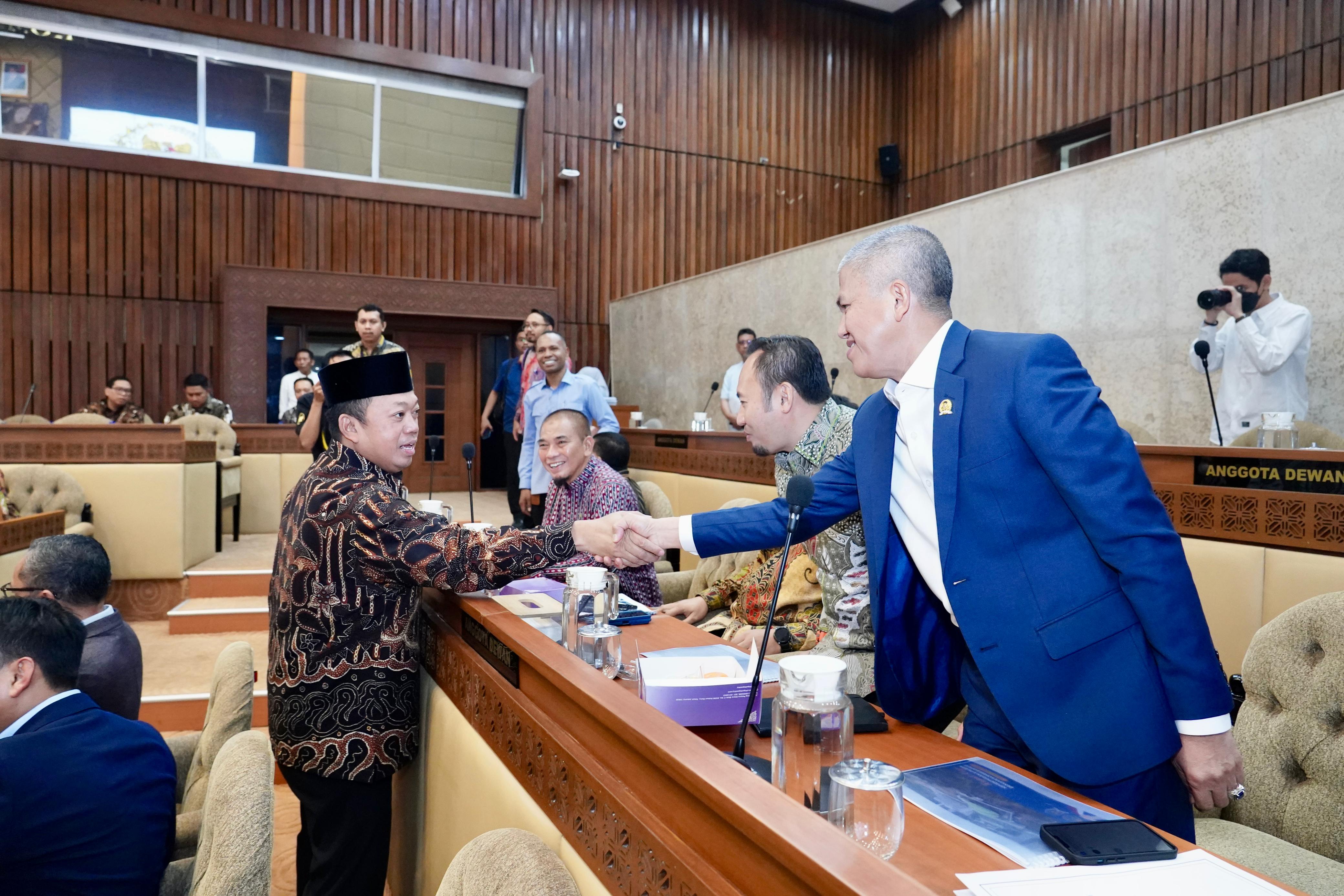 Dapat Dukungan : Menteri ATR/BPN, Nusron Wahid  saatmenyampaikan program 100 hari kerjanya di DPR RI.
