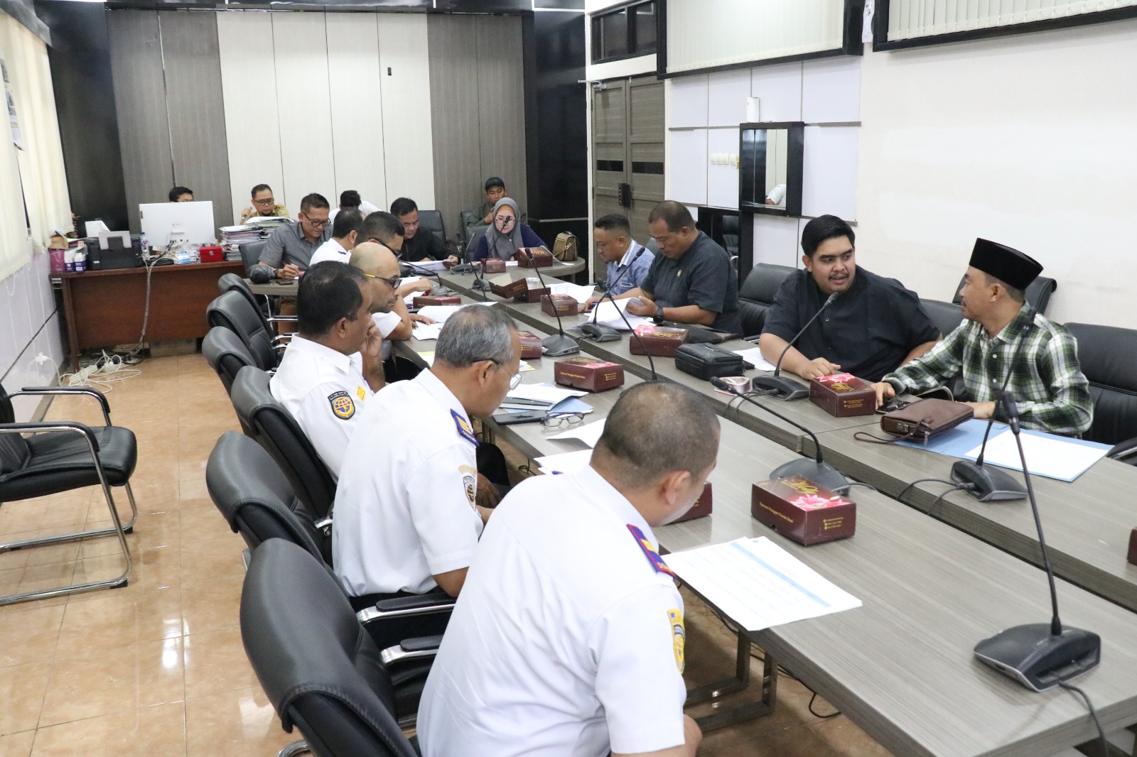Komisi III DPRD Gresik saat menggelar rapat hearing bersama Dishub.