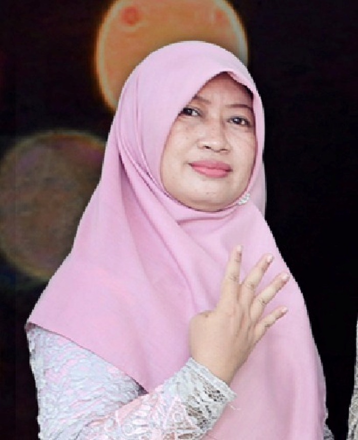 Iin Umi Fadiyah, Guru SMPN 4 Gresik