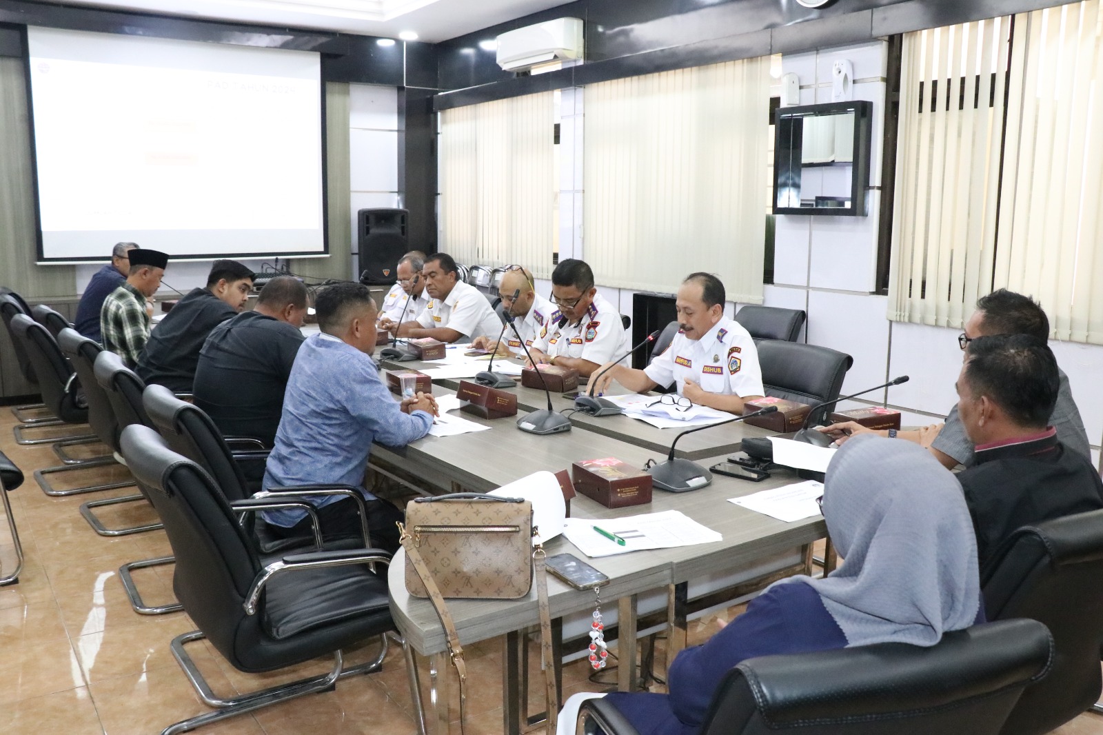 Komisi III DPRD Gresik saat melakukan evaluasi kinerja Dishub Gresik sepanjang 2024.