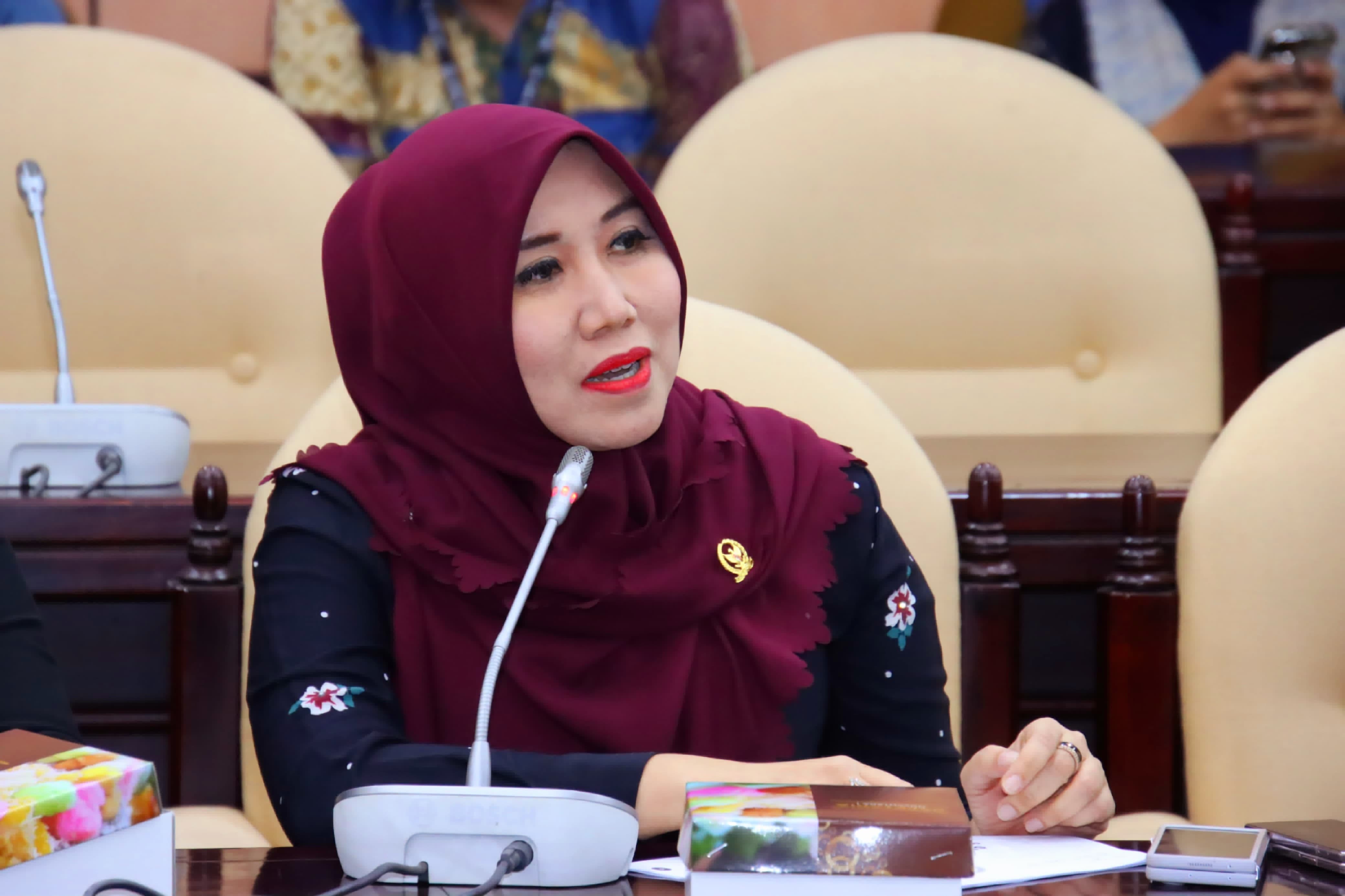 Anggota DPD RI Lia Istifhama saat menyampaikan konsep dan pikirannya di hadapat anggota DPD RI