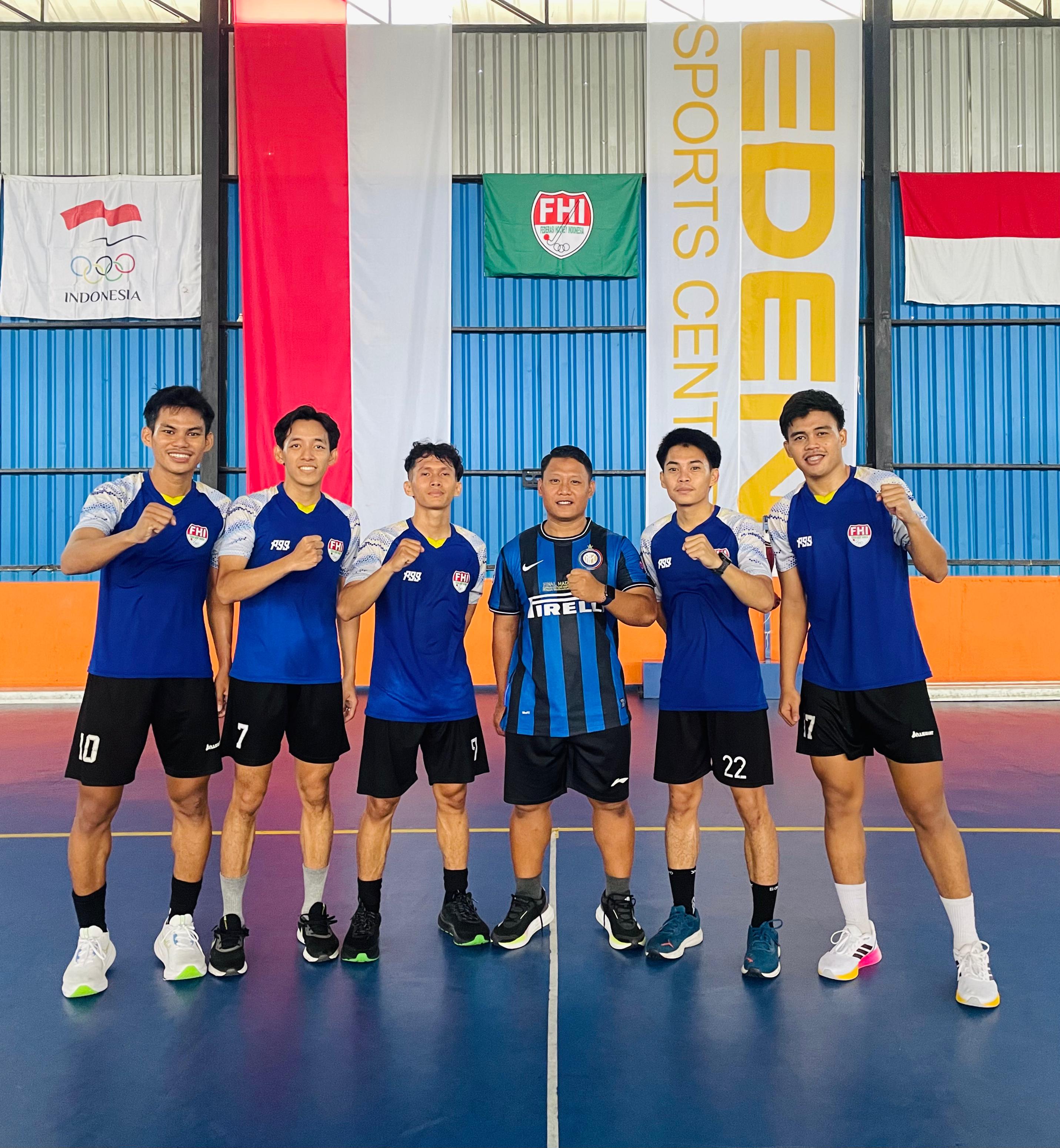 Semangat : Hendri Firdaus, Ferdian Fathur, Yuan Jodie, pelatih Habibrohim, Julian Agung, Andre Guntara siap berikan yang terbaik di SEA Games 2025.