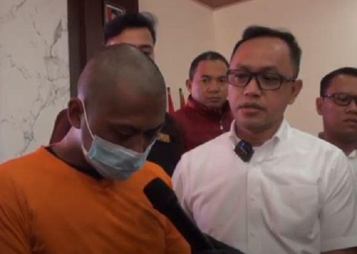Seorang suami asal Driyorejo Gresik menjual istrinya untuk layanan fantasinya dan malas bekerja