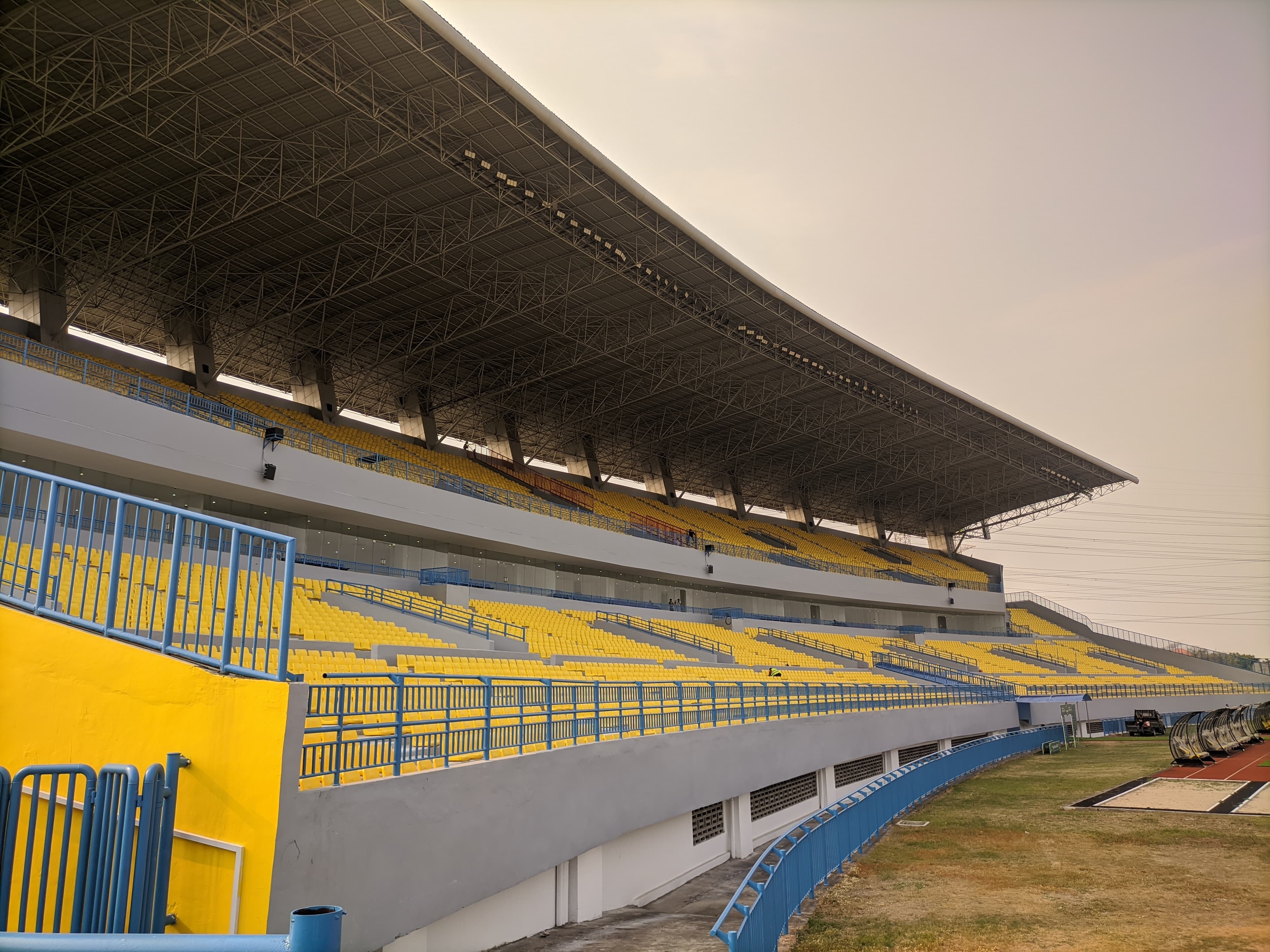 MEGAH: Stadion Gelora Joko Samudro (Gejos) yang telah direnovasi secara besar-besaran kini resmi diserahkan pengelolaannya kepada Pemerintah Kabupaten Gresik.