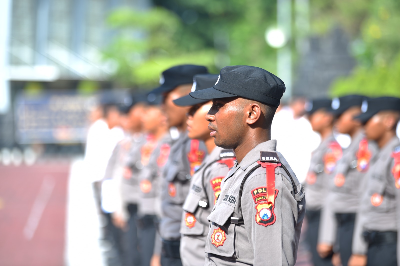 ARAHAN : Kapolres Gresik AKBP Arief Kurniawan saat meberikan arahan Kamtibmas Menjelang Pemilu Serentak 2024 kepada seluruh jajarannya di Mapolres Gresik.