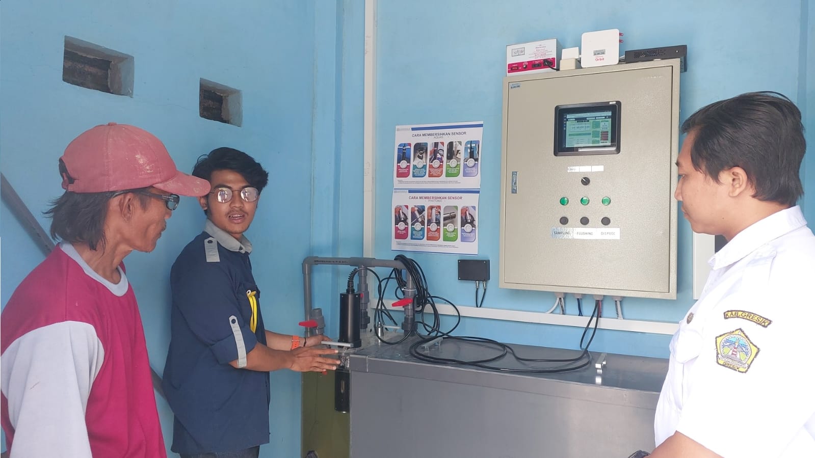 PEMANTAUAN: Stasiun Onlimo di Desa Tiremenggal, Kecamatan Dukun saat melakukan pemantauan kondisi air di Sungai Bengawan Solo.