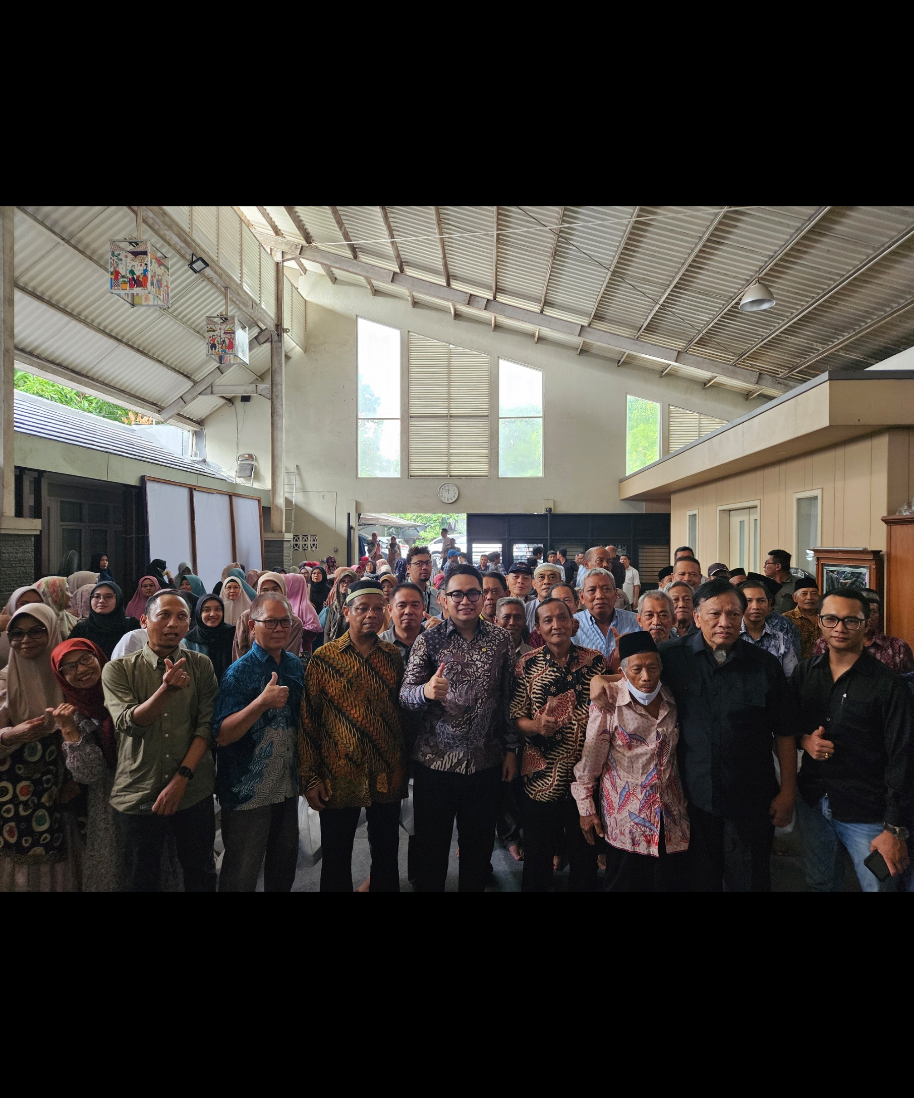 Jiddan berfoto bersama para pendukungnya usai kegiatan sosialisasi 4 pilar kebangsaan.