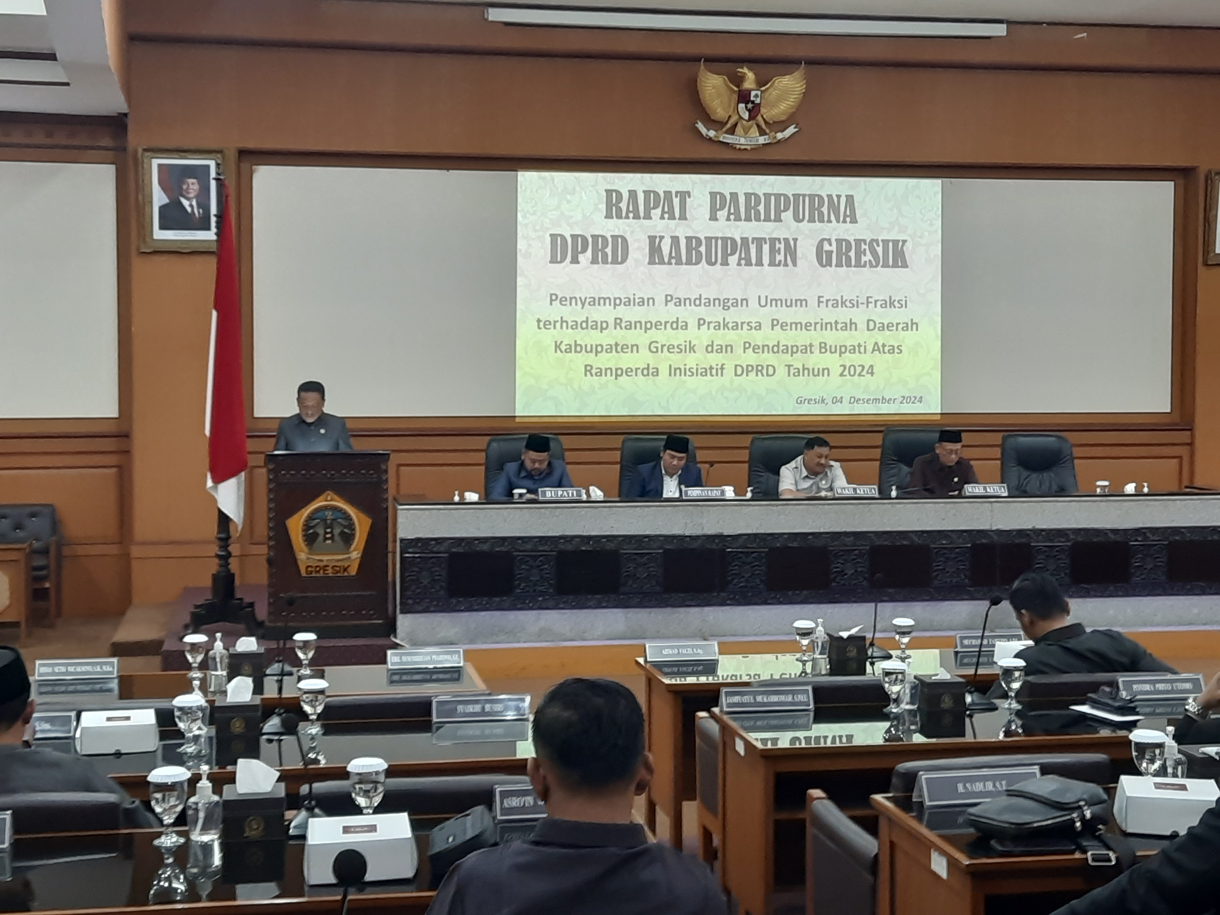 PERDA: Juru Bicara Fraksi Gerindra Danang Swantara saat membacakan Pemandangan Umum terhadap dua ranperda prakarsa pemerintah.