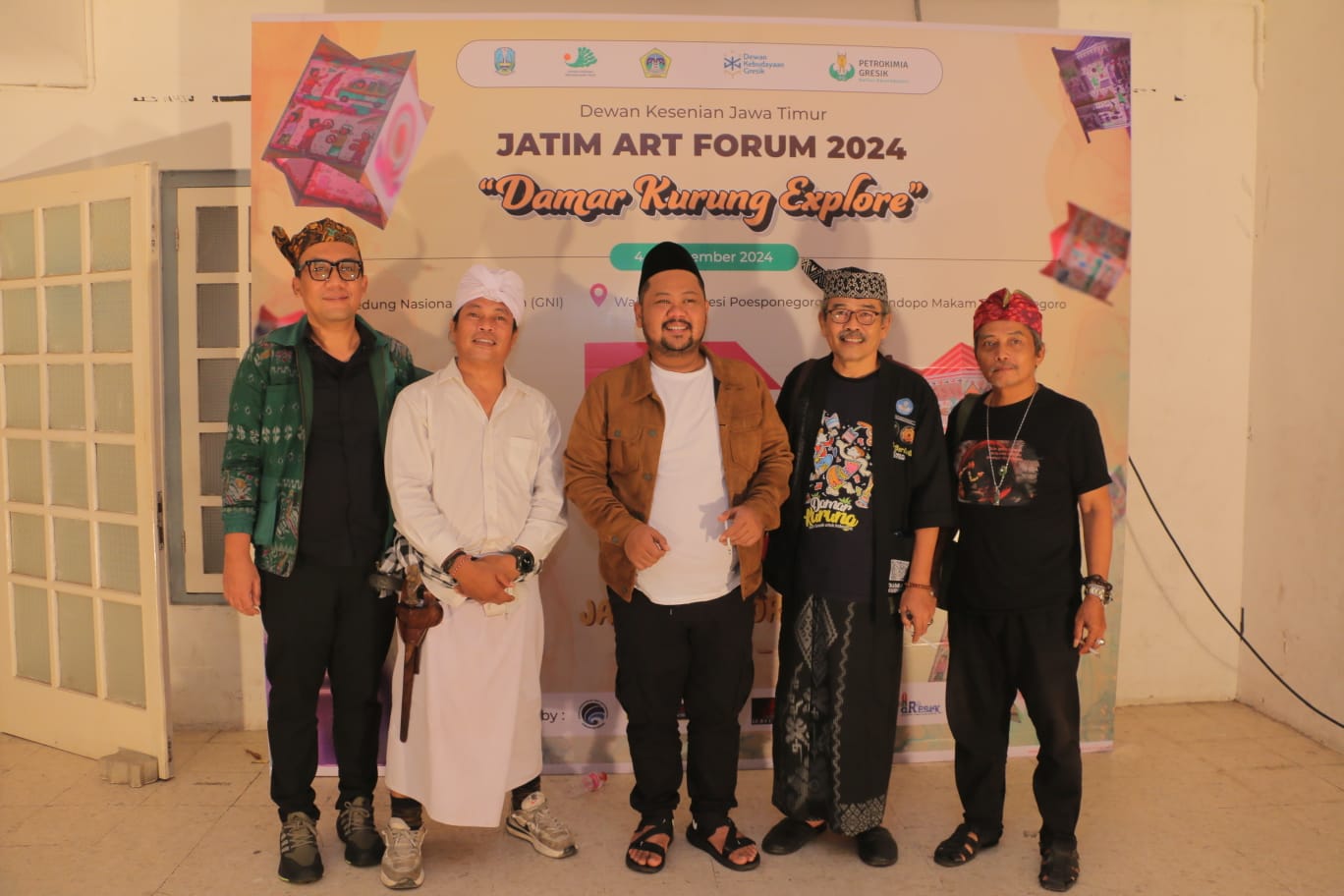 KOMPAK: Bupati Gresik Fandi Akhmad diskusi bersama soal sejarah dan kebudayaan bersama perwakilan seniman Jatim.