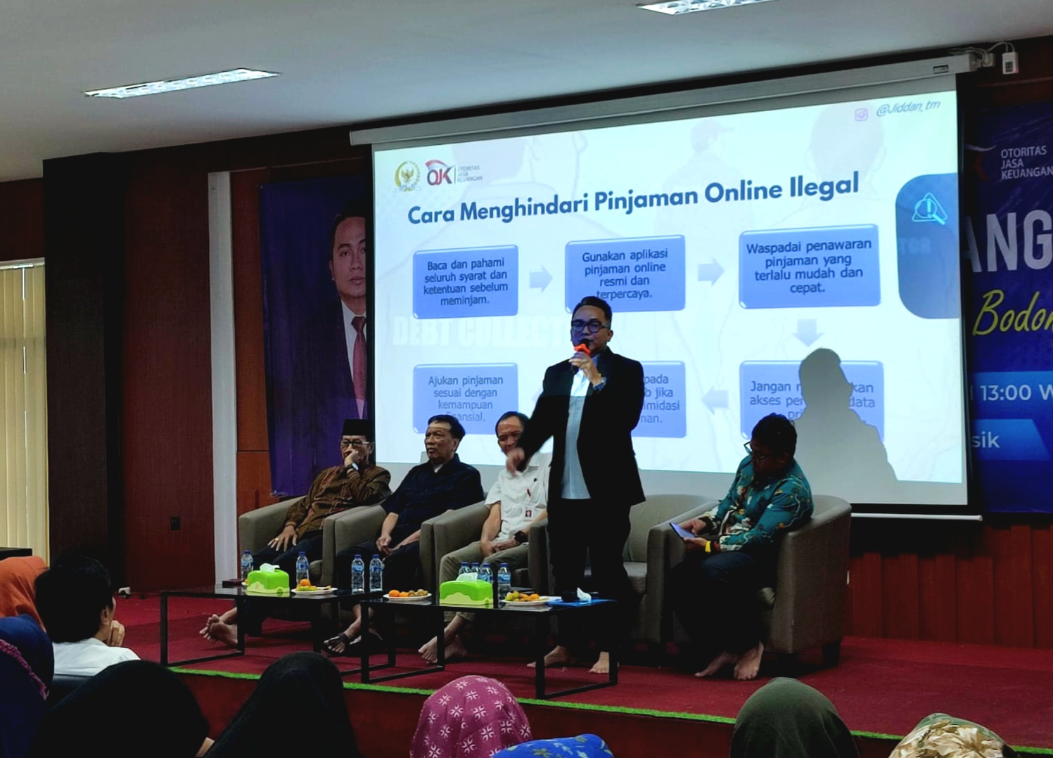 Waspada : Anggota Komisi XI DPR RI, Jiddan menyampaikan sosialisasi tentang bahaya Pinjaman Online.