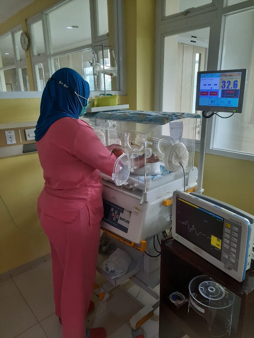 LAHIR CANTIK: Seorang bayi yang lahir pada tanggal 12 Desember di RSUD Ibnu Sina Gresik.