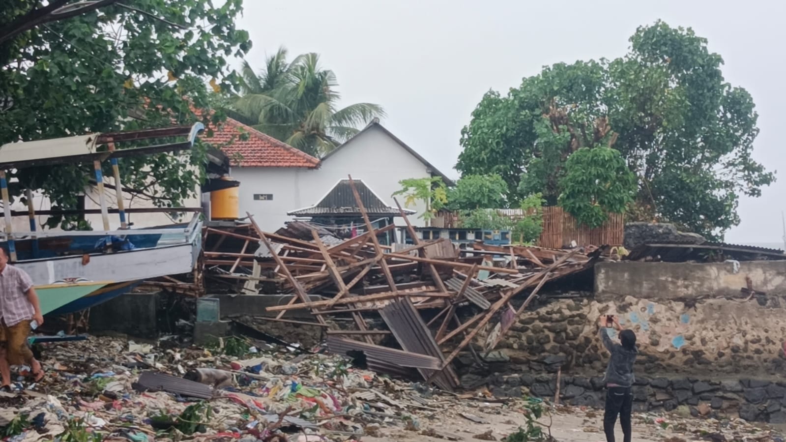 IMBAUAN: Polres memberikan imbauan untuk mewaspadai cuaca ekstrem dan keselamatan di Gresik.