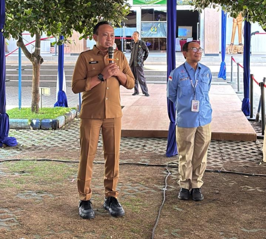 PENGARAHAN: Kepala BKPSDM Pemkab Gresik Agung Endro DS saat memberikan pengarahan kepada para peserta seleksi PPPK Tahap I.