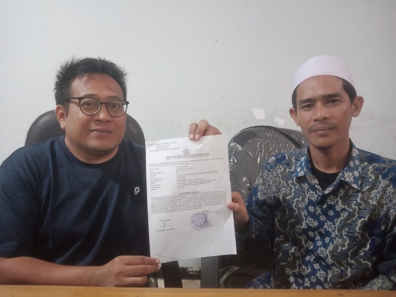 MELAPOR : Korban Mohammad Syihabuddin didampingi kuasa hukumnya Abdullah Syafi