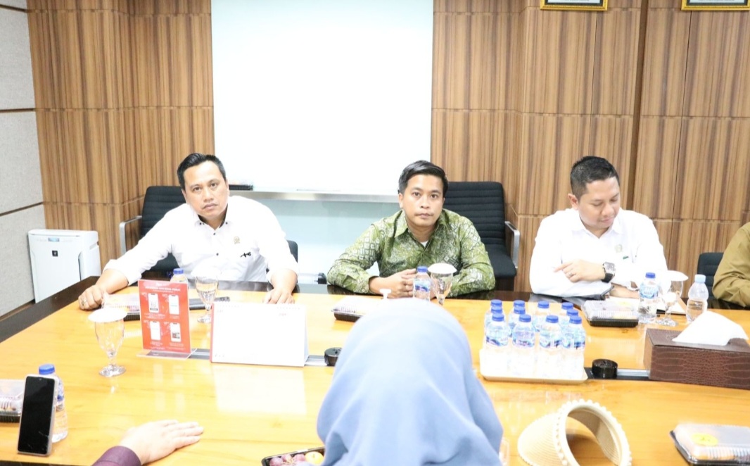 SIDAK: Komisi IV DPRD Gresik saat mendatangi sejumlah perusahaan di kawasan JIIPE.