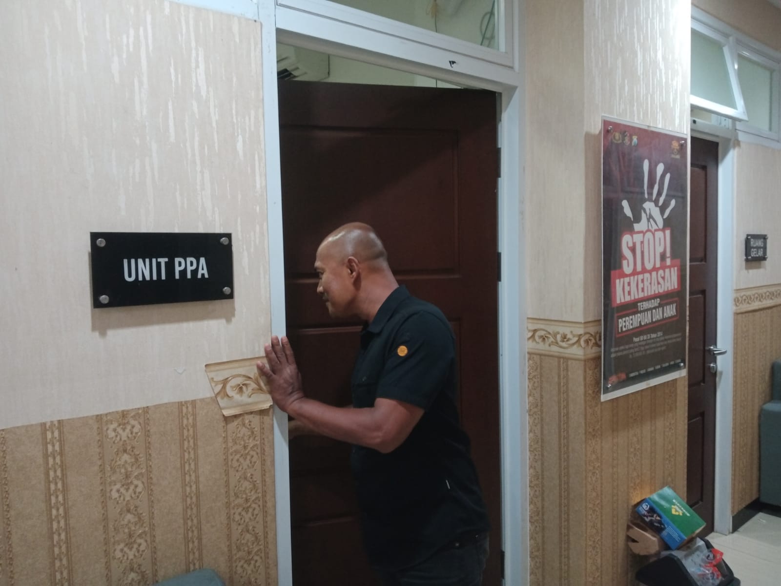PEMERIKSAAN: Pihak penyidik Unit PPA Satreskrim Polres Gresik masih melakukan penyelidikan dan pemeriksaan saksi - saksi terkait laporan dugaan kasus penganiyaan terhadap korban.