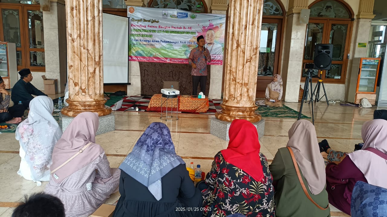 PARENTING: KB Muslimat NU 132 dan TK Muslimat NU 254 Nurul Ishlah, sekolah menggelar seminar parenting dalam rangka harlah ke-15.