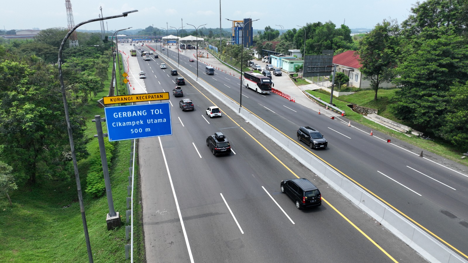 H-2 Menjelang Periode Libur Isra Miraj dan Tahun Baru Imlek 2025, PT Jasamarga Transjawa Tol Catat Volume Lalu Lintas Melonjak di Sejumlah Gerbang Tol Trans Jawa