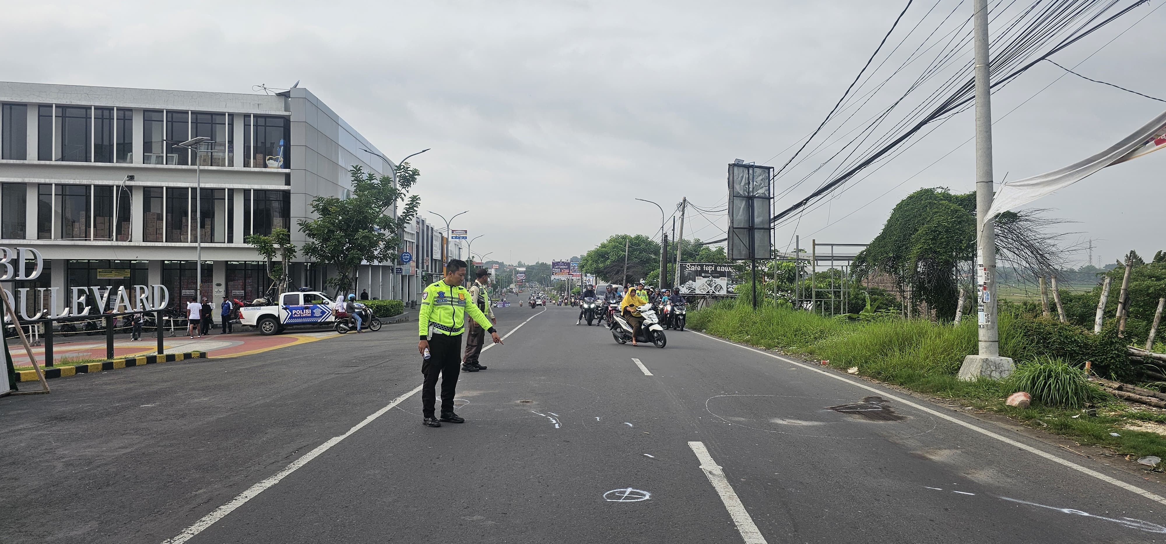 LAKA LANTAS: Kecelakaan lalu lintas antara dua sepeda motor terjadi di Jalan Raya Petiken, Kecamatan Driyorejo, Kabupaten Gresik, sekitar pukul 22.00 WIB, Senin (3/2).