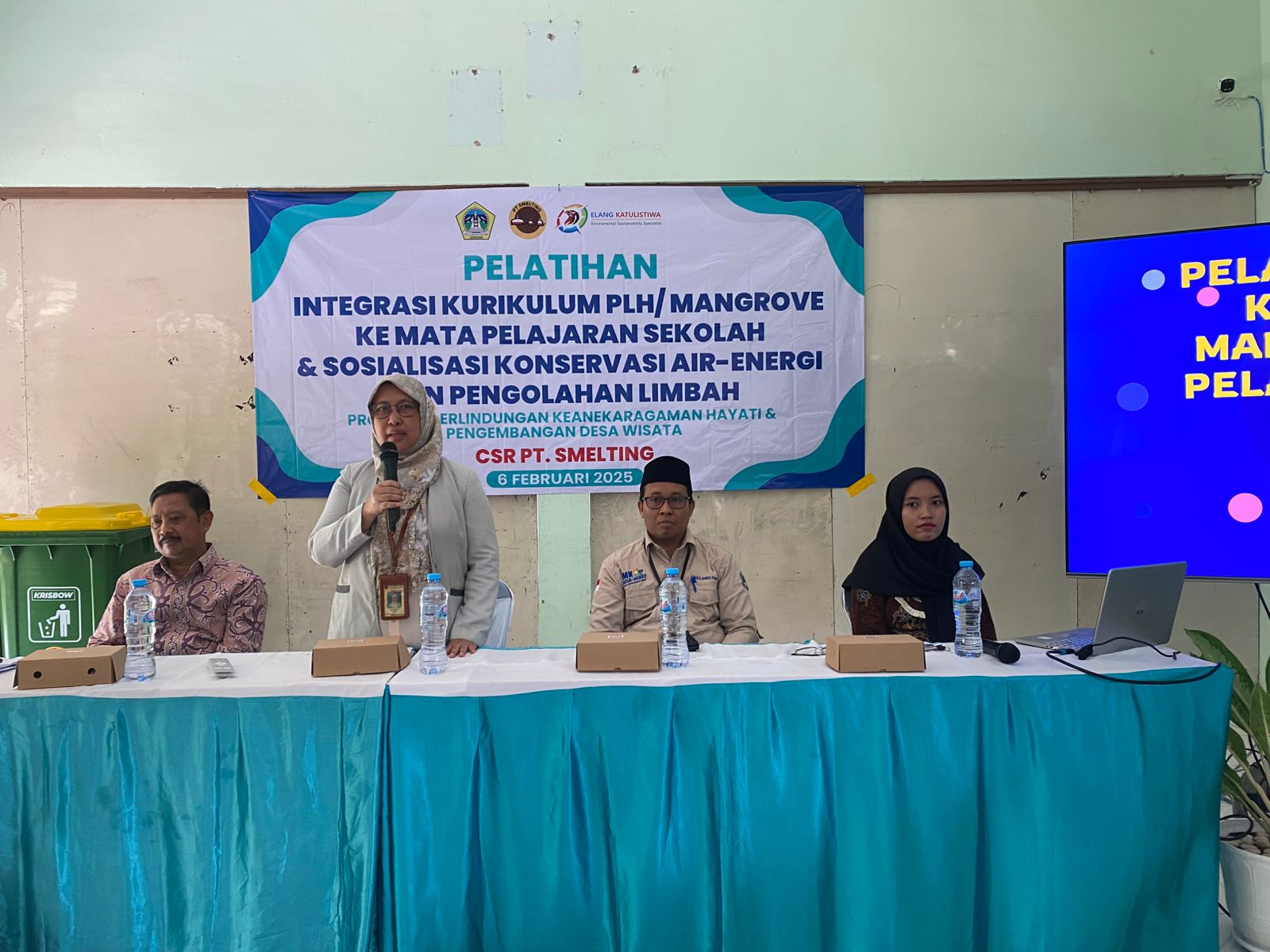 PELESTARIAN ALAM: PT Smelting bersama SMK Mambahul Ihsan, Kecamatan Ujungpangkah Gresik menggelar Pelatihan Integrasi Kurikulum PLH Mangrove.