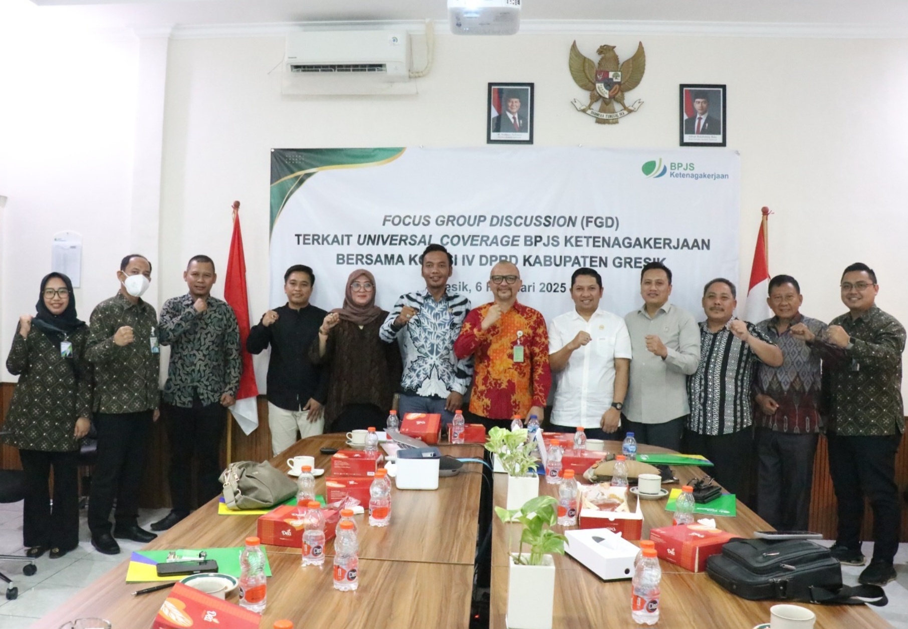 BPJS Ketenagakerjaan membahas perlindungan jaminan sosial bersama Komisi IV DPRD Gresik.