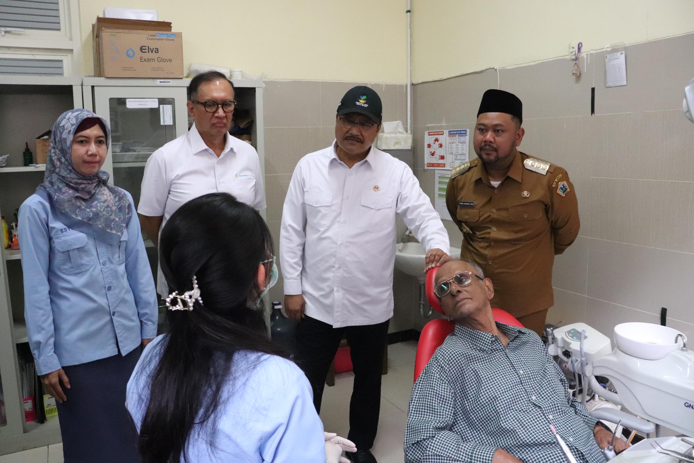 KICK OFF: Program Cek Kesehatan Gratis (CKG) untuk Lansia resmi dimulai di Kabupaten Gresik. Acara kick-off program ini dilaksanakan di Puskesmas Menganti, Gresik, Senin (10/2).